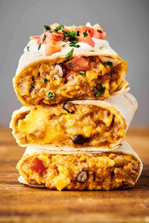 Vegetarian Breakfast Burritos - Perfect for Meal Prep, Breakfast on the Go! Vegetarian Burritos, Meatless Breakfast, Breakfast Burritos Frozen, Gluten Free Vegetarian Recipes, Breakfast Burritos Recipe, Healthy Bowls Recipes, Veggie Breakfast, Vegetarian Meal Prep, Egg Muffin