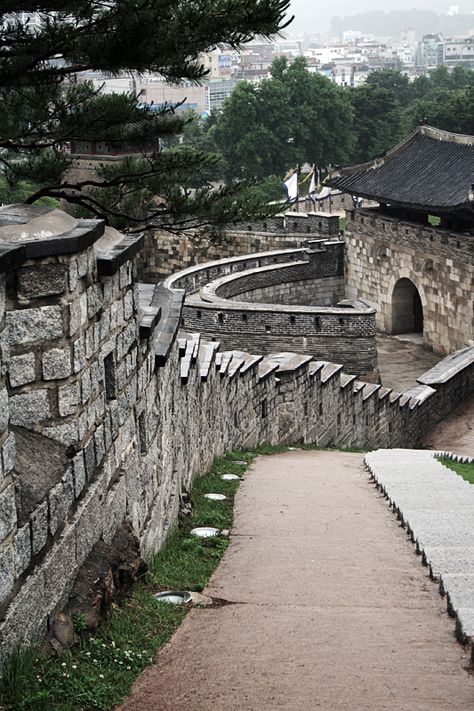 Hwaseomun (Gate) Hwaseong Fortress / Suwon-si Hwaseong Fortress, Seoul Trip, Seoraksan National Park, South Korea Photography, Andong, Chuncheon, Gyeongju, Asian Architecture, South Korea Travel