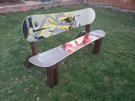 Snowboard Furniture, Snowboard Bench, Skateboard Furniture, Ski House Decor, Snowboard Art, Ski Decor, Colorado Art, Ski House, Bench Designs