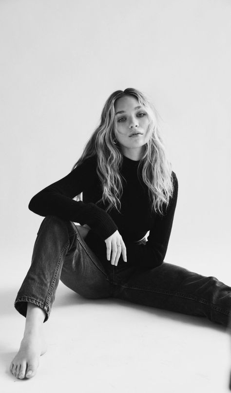 Maddie Ziegler Sia, Maddie Ziegler Photoshoot, Maddie Ziegler Dancing, Maddie Z, Beer Outfit, Kenzie Ziegler, Mom Photos, Mackenzie Ziegler, Forever Girl