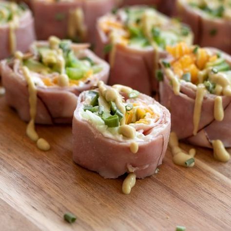 Keto Lunch Meat Roll Ups - Yellow Glass Dish Lunch Meat Ideas, Meat Breakfast Ideas, Lunch Meat Roll Ups, Keto Lunch Meat, Meat Roll Ups, Meat Breakfast, High Protein Snack Recipes, Protein Snacks Recipes, Meat Ideas