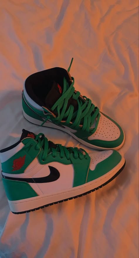 Lucky Green Jordan 1, Green Jordans, Shoes Wallpaper, Jordan Shoes Girls, Jordan Shoes Retro, All Nike Shoes, Pretty Shoes Sneakers, Cute Sneakers, Cute Nike Shoes