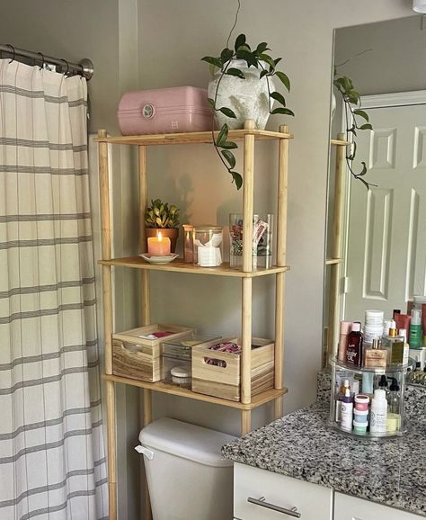 Restroom Organization Ideas Storage, Simple Bathroom Aesthetic, Cute Half Bathroom Ideas, Bathroom Dorm Ideas, Apartment Aesthetic Bathroom, Aesthetic Apartment Bathroom, Apartment Bathroom Ideas, Cute Bathroom Ideas, Girly Apartments