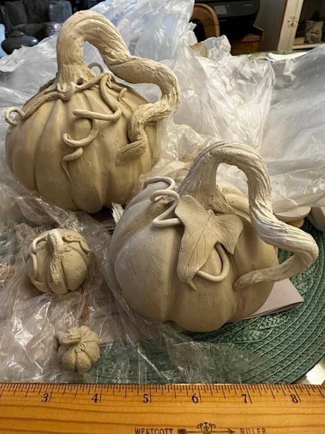 Clay Pumpkins, Pumpkin Pottery, Clay Workshop, Clay Fruit, Pumpkins Diy, Clay Idea, Clay Pumpkin, Art Final, Homemade Clay