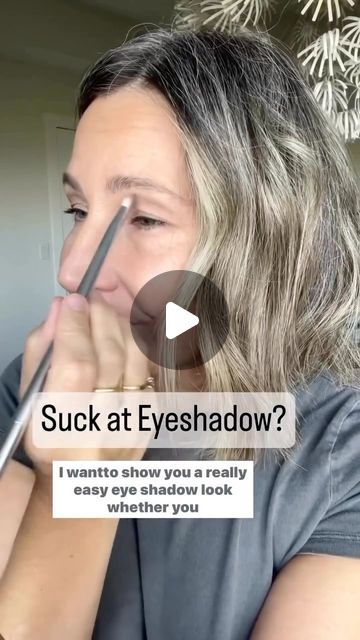 Kim Laughren on Instagram: "🙋‍♀️If you wish you were better at eyeshadow I’m here to help!

As we get older and our eyelids become a little wrinkly or discolored we can start to question how to apply eyeshadow in a way that looks nice but still works with maturing skin. 
And if you’ve seen some of my other videos you know I love a little shimmer!🤩
So don’t let anyone tell you that you’re too old for that! If you like it then wear it!✨

This easy 4 color eyeshadow is something everyone can do! Whether you have small eyes, hooded eye, mature eyes… this method works for everyone!🙌 

I’m using Oak, Holly , Peppa, Rome and the Eyeshadow Brush all from Seint 

✅Comment “LINKS “ below 

Like, Follow and Save For Inspo

#easyeyeshadow #easyeyemakeup
#lookyourbest #hoodedeyesmakeup #matureskinma How To Use Eyeshadow, Small Eyes, Apply Eyeshadow, Simple Eyeshadow, Color Eyeshadow, How To Apply Eyeshadow, Simple Eye Makeup, Eyeshadow Brush, Hooded Eyes