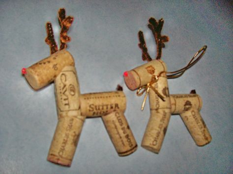 Wine Cork Ornament. Cute! Cork Reindeer, Wine Tree, Recycled Wine Corks, Wine Cork Ornaments, Cork Ornaments, Wine Cork Crafts, Cheap Wine, Diy Ornaments, Reindeer Ornaments