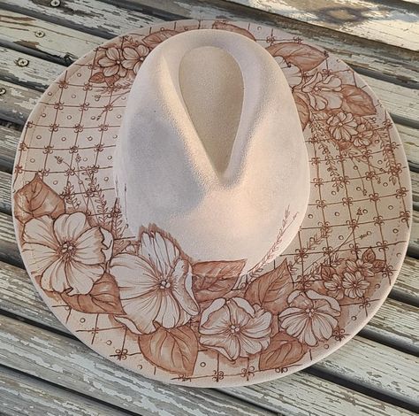 Burn Hats, Burned Hats, Hat Burning, Hat Art, Painted Hats, Rancher Hat, Wood Burning Crafts, Cowgirl Cowboy, Cowgirl Hats