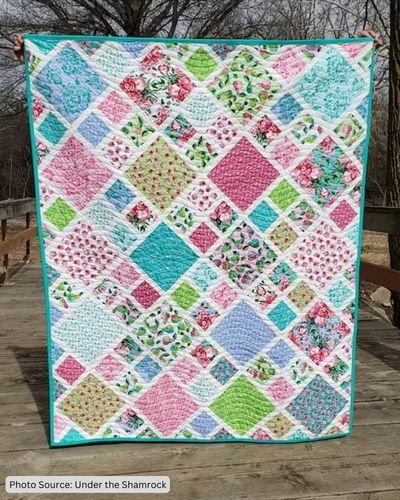 Top 16 Free Easy Layer Cake Quilt Patterns ( 10 Bonus Patterns For Sale) Easy Layer Cake, Layer Cake Quilt, Layer Cake Patterns, Layer Cake Quilt Patterns, Free Quilt Tutorials, Lattice Quilt, Lap Quilt Patterns, Quilt Layers, Cake Quilt