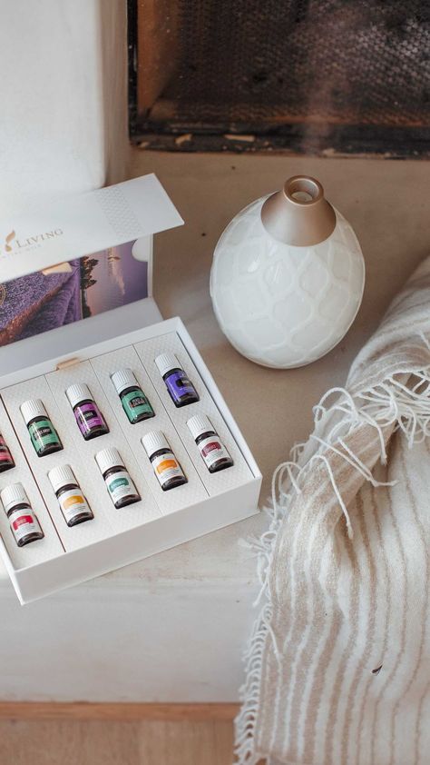 luxandlaneco on Instagram: 𝐒𝐓𝐀𝐑𝐓𝐄𝐑 𝐊𝐈𝐓 𝐒𝐀𝐋𝐄!!! Young Living’s most popular bundle is on sale for 10% off and we are feeling so good about it! This is a super duper… Young Living Marketing, Young Living Essential Oils Starter Kit, Premium Starter Kit Young Living, Young Living Starter Kit, Essential Oil Starter Kit, Young Living Diffuser, Living Photography, Essential Oils Kit, Living Essentials Oils