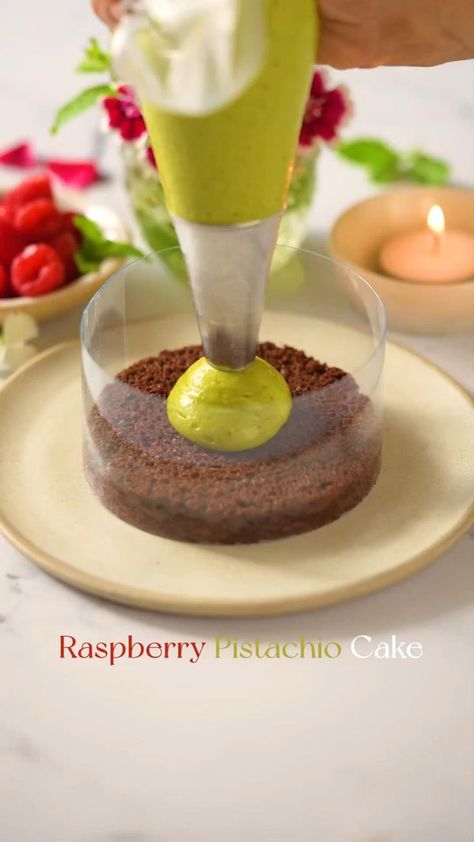 Desert Rapid, Raspberry Pistachio, Fancy Desserts Recipes, Mini Torte, Pistachio Cake, Sweet Dishes Recipes, Raspberry Cake, Easy Cake Decorating, Fancy Desserts