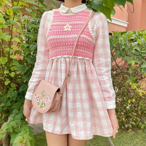 Pink Gingham Outfit, Cozy Picnic, Gingham Outfit, White Gingham Dress, Fall Crochet, Sweet Revenge, Crochet Design Pattern, Kawaii Crochet, Crochet Clothing And Accessories