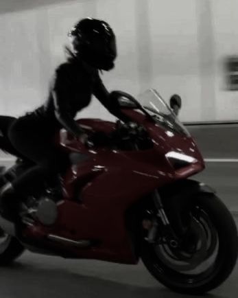 Morana Vitalio The Predator, Morana Vitalio, Biker Girl Outfits, Motorcycle Aesthetic, The Reaper, Biker Aesthetic, Female Biker, The Predator, Biker Boys