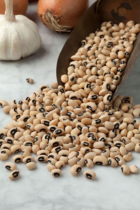 Pickle the little legumes and never look back Blackeyed Pea Recipes, Cooking Black Eyed Peas, Blackeyed Peas, Black Eyed Peas Recipe, Black Eyed Beans, Southern Dishes, Pea Recipes, Soups Stews, Healthy Side