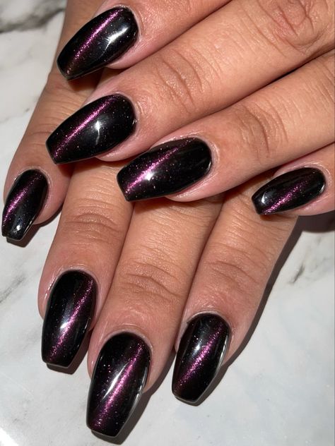 Dark Cateye Nails, Black Nails Cat Eye, Black Cateye Nails, Black And Purple Cat Eye Nails, Purple Black Cat Eye Nails, Coffin Nails Cat Eye, Dark Purple Cateye Nails, Cateye Nailart, Cateye Gelpolish