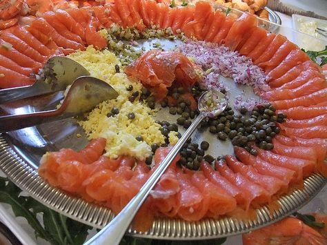 Smoked Salmon Smoked Salmon Platter, Easter Brunch Buffet, Salmon Platter, Feast Of The Seven Fishes, Seafood Buffet, Healthy Brunch Recipes, Seven Fishes, Easter Brunch Food, Healthy Brunch