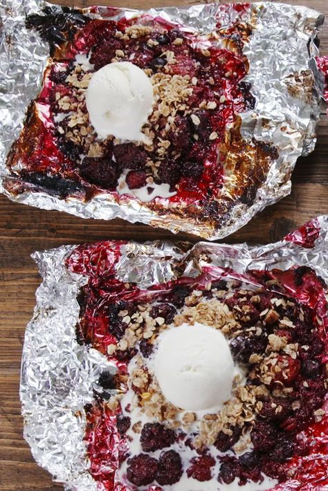 Berry Crisp Foil Packs vertical Campfire Cinnamon Rolls, Foil Recipes, Hobo Packs, Foil Wraps, Foil Packet Recipes, Tin Foil Dinners, Foil Pack Recipes, Foil Meals, Hobo Dinners