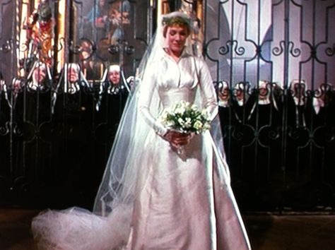 I love this dress that Julie Andrews wears in The Sound of Music. Sound Of Music Wedding, Maria Von Trapp, Sound Of Music Costumes, Movie Wedding Dresses, Sound Of Music Movie, Royal Wedding Gowns, How To Dress For A Wedding, Music Wedding, Purple Wedding Dress