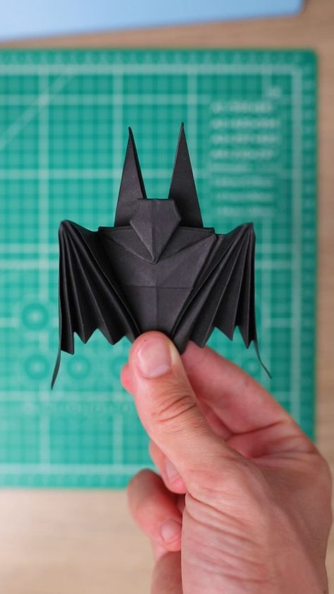 Coraubanne | Origami Bat #origami #bat #batman | Instagram Horror Origami, Bat Plane Paper, Origami Bat Tutorial, Bat Origami, Origami Bats, Halloween Origami Bookmarks, Origami Bat, Hedi Kyle, Blizzard Book