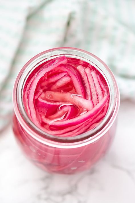 These Quick Pickled Onions are Paleo, AIP, Whole30. Top burgers, salads, and more with this easy condiment! Spicy Pickled Onions, Pickle Onions Recipe, Canning Equipment, Red Onion Recipes, Quick Pickled Red Onions, Pickled Shallots, Quick Pickled Onions, Quick Pickled, Homemade Pickles