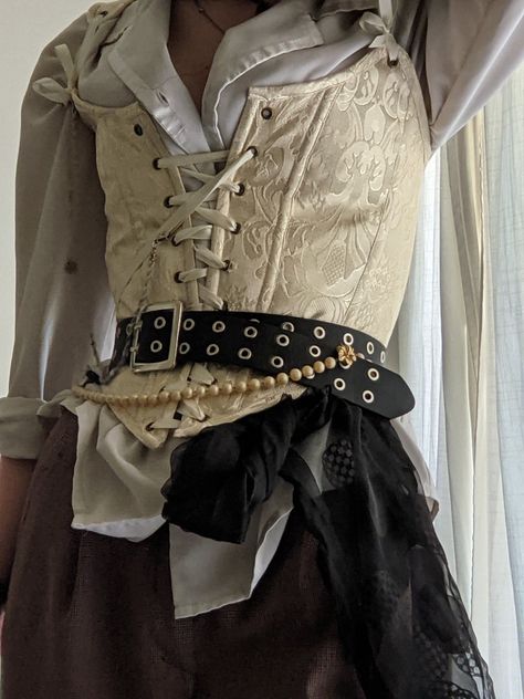 Druid Fashion, Bard Outfit, Ren Faire Outfits, Jude Duarte, Folk Of The Air, Pirate Outfit, Fair Outfits, Diy Vetement, Holly Black