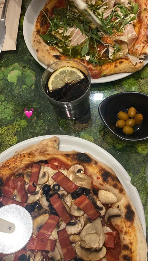 #food #yummy #foodie #sweet #sweets #spain #vegetarian #vegan #date #lunch #dinner #spain #spanish #pizza #date #italianfood Spanish Pizza, Date Lunch, Pizza Date, Spain Spanish, My Bf, Vegan Pizza, Food Yummy, Italian Recipes, Pizza