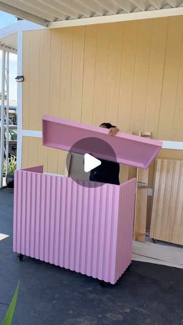 Bay Creations LLC on Instagram: "Pretty in Pink 💞  #mobilebar #mobiletable #woodwork #woodworkings #treatcart #candycart #backdrops" Mini Negocios Ideas, Salon Backdrop Ideas, Concept Store Ideas, Mini Salon Ideas, Perfume Bar, Vendor Cart, Vendor Ideas, Bar Mobile, Bar Business