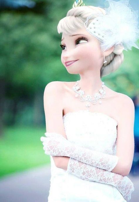 Frozen Wedding Dress, Modern Day Disney, Disney Swag, Frozen Frozen, Disney Women, Modern Disney Characters, Disney Princess Elsa, Disney Wedding Dresses, Disney Princess Modern