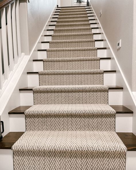 Starting the year of right with this popular chevron pattern runner! 😍✨ Carpet: @andersontuftex - Only Natural Diy Stair Runner, Stairway Carpet, Farmhouse Staircase, Carpet Staircase, Stair Rug Runner, Staircase Runner, Cliff Edge, Staircase Remodel, Staircase Makeover