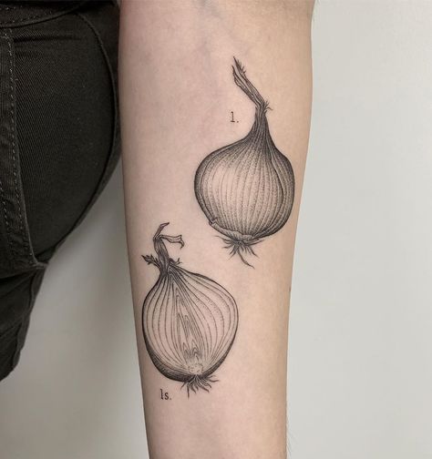 Michele Volpi ⋆ tattoo artist on Instagram: ““Onion botanical study: the whole bulb and its half” Thank you Nisan for traveling all the way from Istanbul and getting tattooed by me,…” Onion Tattoo Design, Onion Tattoo, Food Tattoo Ideas, Garlic Tattoo, Culinary Tattoos, Camping Tattoo, Getting Tattooed, Bbq Garden, Taboo Tattoo