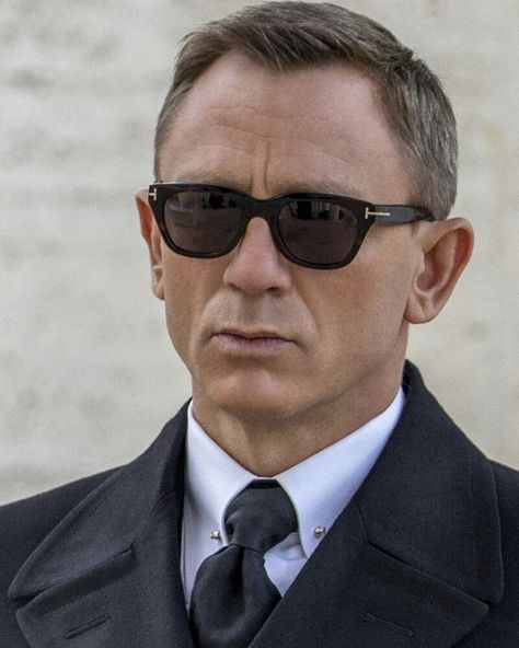 James Bond Haircut, James Bond Sunglasses, Craig Bond, James Bond Style, Classy Outfits Men, Daniel Craig, James Bond, Square Sunglasses Men, Fashion Sunglasses