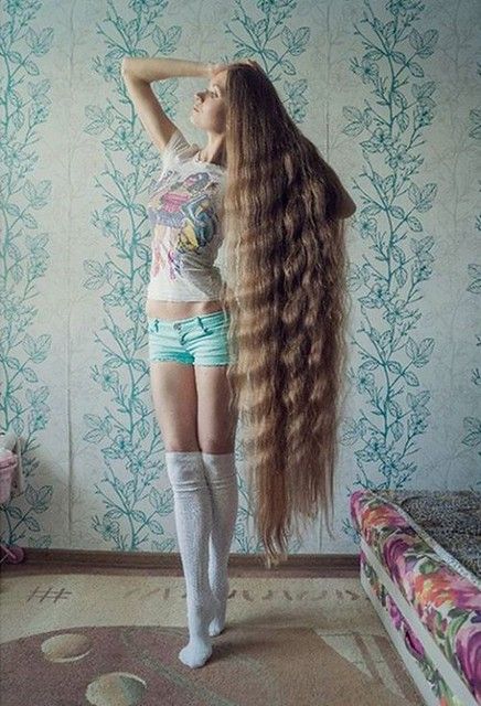 Real Life Rapunzel, Woman With Long Hair, Red Curly Hair, Extremely Long Hair, Rapunzel Hair, Long Face Hairstyles, Long Hair Pictures, Really Long Hair, Human Wigs