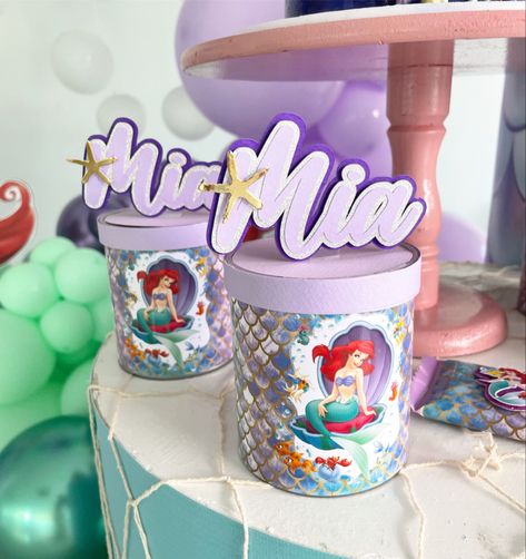 Little mermaid party Mermaid Pringles, Pringle Shakers, Ariel Party Favors, Ariel Birthday Party, Ariel Party, Floral Backdrops, Ariel Birthday, Pringles Can, Birthday Party Treats