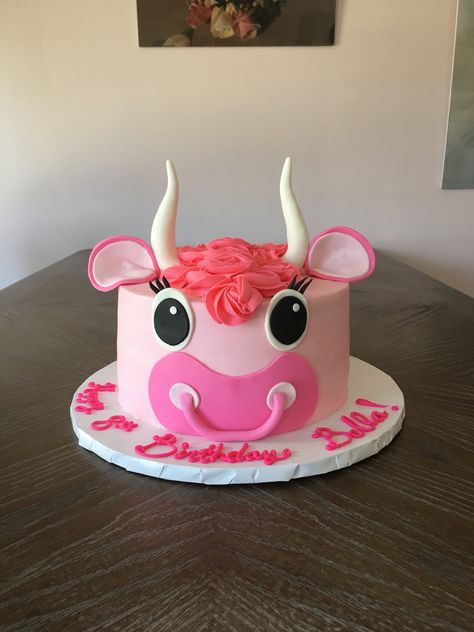 #bull #bullcake #farmcake #birthdaycake Buffalo Cake Ideas, Bull Cake Ideas, Bull Birthday Cake, Bull Cake, Cake Cow, Starbucks Specialty Drinks, School Cakes, Cow Birthday Cake, Harry Birthday