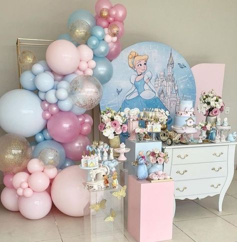 Cinderella Balloon Garland, Cinderella Birthday Theme, Cinderella Party Theme, Cinderella Birthday Party Decorations, Cinderella Baby Shower, Train Birthday Cake, Pink Party Theme, Birthday Party Idea, Cinderella Theme