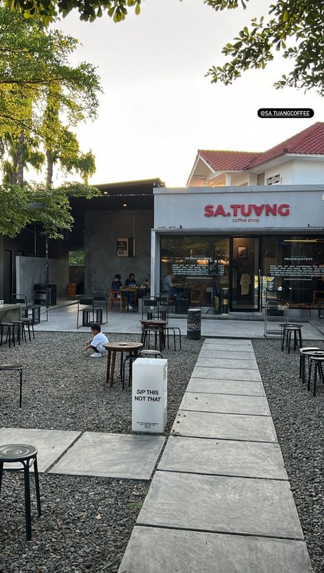 Restaurant Elevation, Cafe Reference, Coffeshop Design, Cafe Jakarta, Triangular House, Mini Cafeteria, Teh Tarik, Cafe Exterior, Mini Cafe