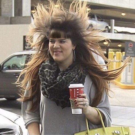 Funny Celebrity Memes, Kardashian Memes, Funny Celebrity Pics, Khloe Kardashian Hair, Hair Meme, Celebrity Memes, Khloé Kardashian, Funny Reaction Pictures, Iconic Photos