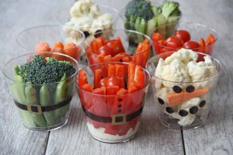 Healthy Christmas Treats For Kids, Christmas Treats For Kids, Christmas Party Cups, Healthy Christmas Snacks, Healthy Christmas Treats, Healthy Holiday Treats, Veggie Cups, Healthy Christmas Recipes, Treats For Kids