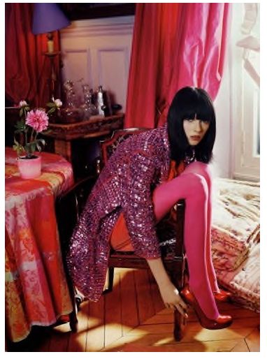 Vibrant color. Pink Tights, Mode Editorials, Colored Tights, Carrie Bradshaw, Mode Vintage, Photography Inspo, Editorial Photography, Fashion Photo, Karl Lagerfeld