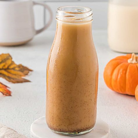 Oat Milk Pumpkin Spice Creamer Pumpkin Spice Creamer Recipe, Homemade Pumpkin Spice Creamer, Pumpkin Coffee Creamer, Best Coffee Creamer, Healthy Coffee Creamer, Diy Coffee Creamer, Dairy Free Creamer, Oat Milk Recipe, Pumpkin Spice Creamer