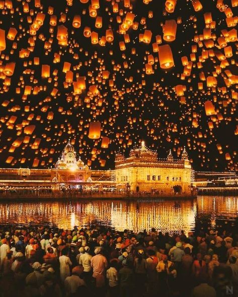 Golden Temple Wallpaper, Golden Temple Amritsar, Harmandir Sahib, Temple India, Temple Photography, Golden Temple, Festival Lights, London City, Many People