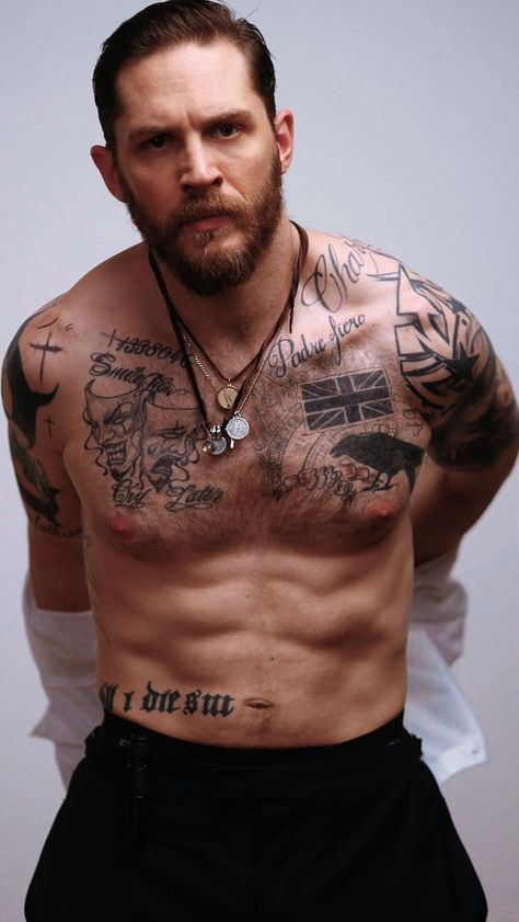 Tom Hardy Body, Tom Hardy Shirtless, Tom Hardy Tattoos, Tom Hardy Beard, Tom Hardy Actor, Tom Hardy Photos, Handsome Older Men, Hottest Male Celebrities, Mens Editorial