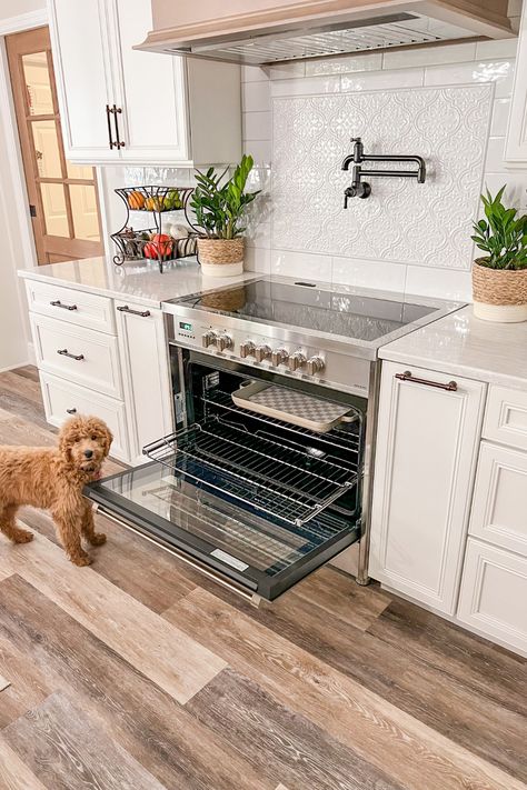 Induction Cooktop Kitchen, Warm White Kitchen, Ge Kitchen Appliances, Pullout Storage, Floors In Kitchen, Must Have Kitchen Appliances, Italy Verona, Backsplash White, White Kitchen Appliances