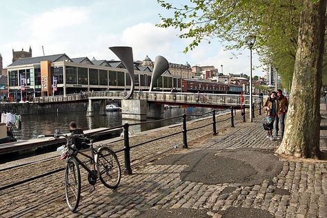 Pero’s Bridge, a famous landmark in Bristol, England, crosses a canal in the Harbourside area of the city Bristol Harbourside, Uk Holiday, City Of Bristol, Globe Travel, Bath Uk, Bristol England, Bristol City, Travel Globe, Uk Holidays