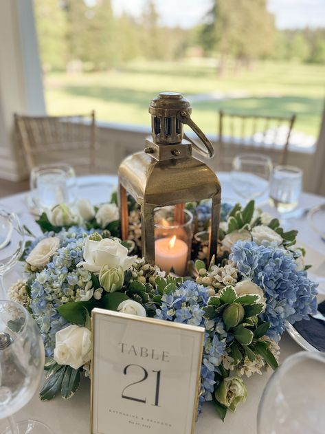 Blue Winter Wedding Table Decorations, Navy Blue And Light Pink Wedding Centerpieces, Centerpieces Wedding Blue And White, Floral Centerpiece For Round Table, Lantern Centerpieces Ideas, Wedding Blue Centerpieces, Sky Blue Wedding Flowers, Wedding Centerpieces Dusty Blue, Blue Flower Wedding Centerpieces