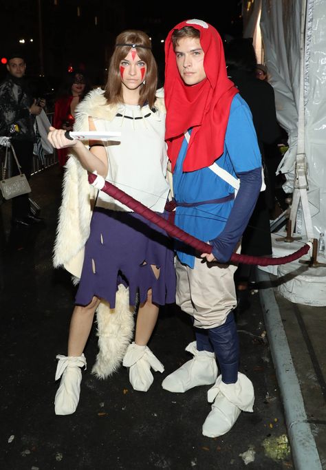 These Are the Some of the Most Iconic Costumes Celebrity Couples Have Worn For Halloween Ashitaka And San, Partner Halloween Costumes, Cute Couples Costumes, Cosplay Couple, Funny Couple Costumes, Couples Cosplay, Couple Cosplay, Halloween Parejas, Couples Halloween Outfits