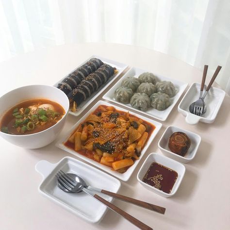 ❣︎「@kimmiecla✌︎」❣︎ Korean Takeout, Takeout Aesthetic, Food Box, Food O, Think Food, Food Goals, Breakfast Lunch Dinner, Food Obsession, Interesting Food Recipes