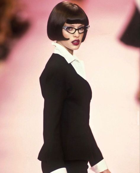 90s Ready To Wear, 90s High Fashion, Back To Office, Ready To Wear Runway, Everyday Uniform, Glasses Trends, Chantal Thomass, Eyewear Glasses, Piano Keys