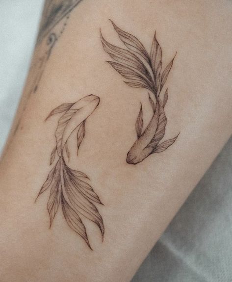 Bunami Ink, Coy Fish Tattoos, Betta Fish Tattoo, Fineline Tattoos, Pisces Tattoo, Dragonfly Tattoo Design, Chrysanthemum Tattoo, Finger Tattoo For Women, Fineline Tattoo