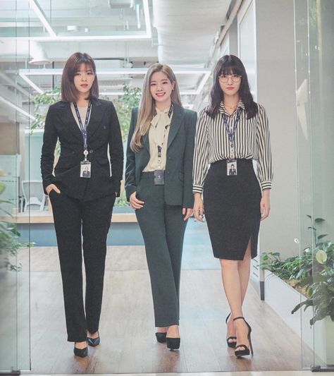 Korean Teacher Outfits High School, Office Attire Women, Corporate Attire, Office Wear Women, Business Outfits Women, Stylish Work Outfits, Office Attire, Professional Outfits, Girls Fashion Clothes