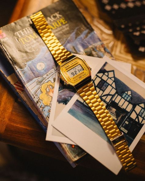 En el top 3 se cuela este reloj Casio Vintage que es todo lo que necesitas para estar a la moda.🌟 El estilo clásico y color dorado es la mezcla de tendencias que te está esperando... ¿De verdad todavía no lo tienes?😱 ¿A qué esperas? https://castejonjoyeros.com/reloj-casio-vintage-iconic-acero-dorado-esfera-dorada-y-gris-A168WG-9EF/ Casio Gold Watch Woman, Casio Gold Watch, Casio Vintage, Beauty Technology, 50 Years Anniversary, Gold Watches Women, Vintage Timepiece, Wallpaper Magazine, Classic Watches